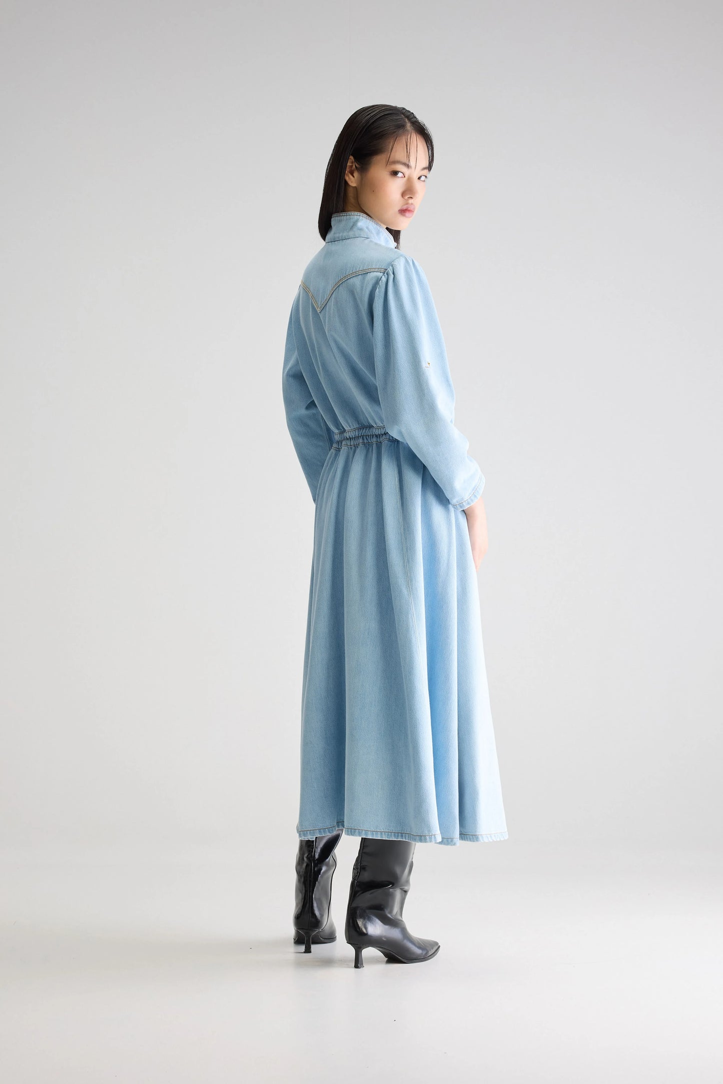 Pakita denim midi dress (251 / W / LT BLUE BLEACH)