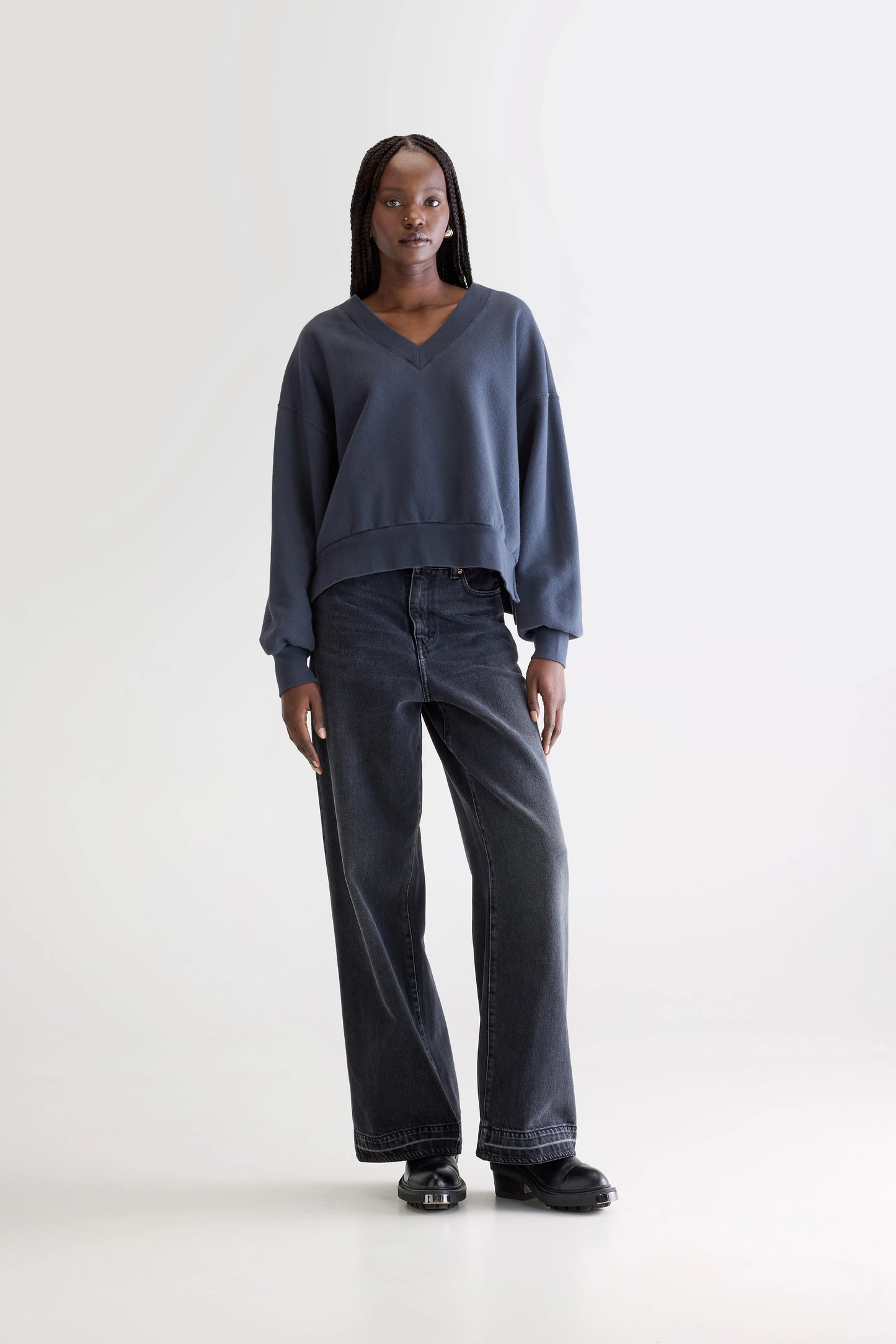 Varola v-neck sweatshirt (262 / W / NAVY)