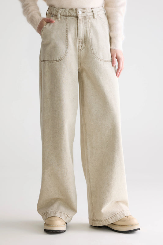Denim, Dresses, and Everything In-Between: Building Your Ultimate Capsule Wardrobe