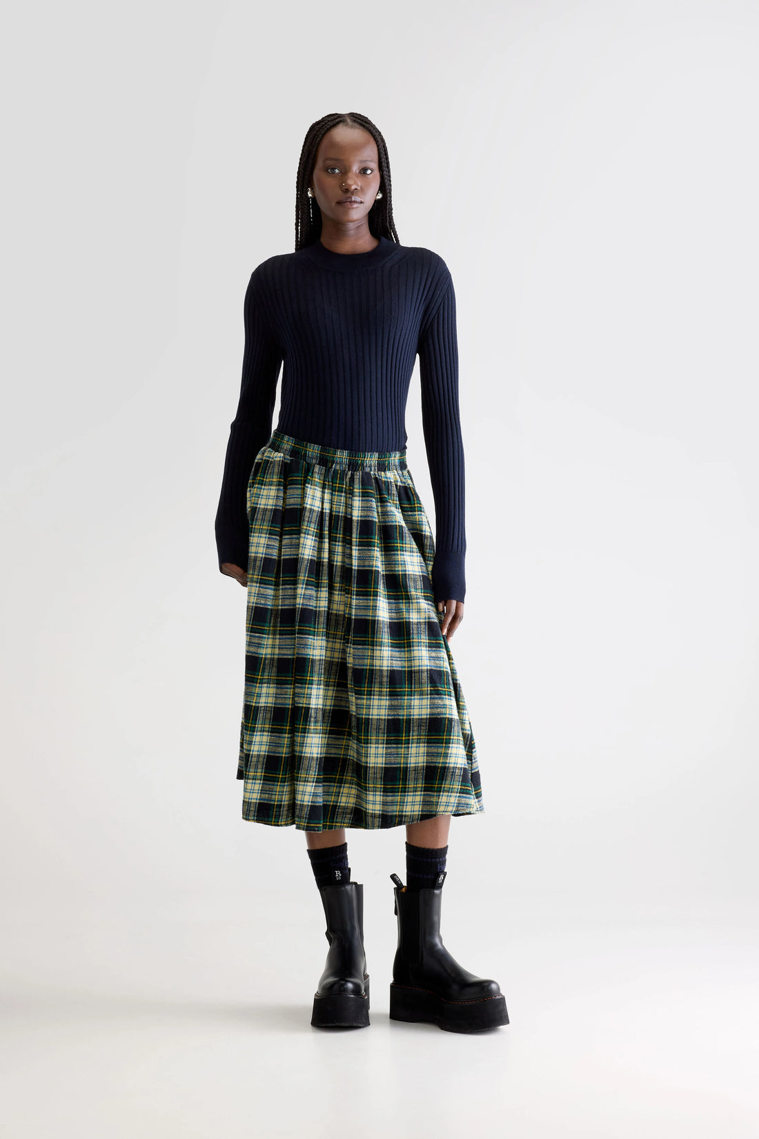 The 5-Piece, 15-Outfit Challenge: Are You Ready to Get Creative?