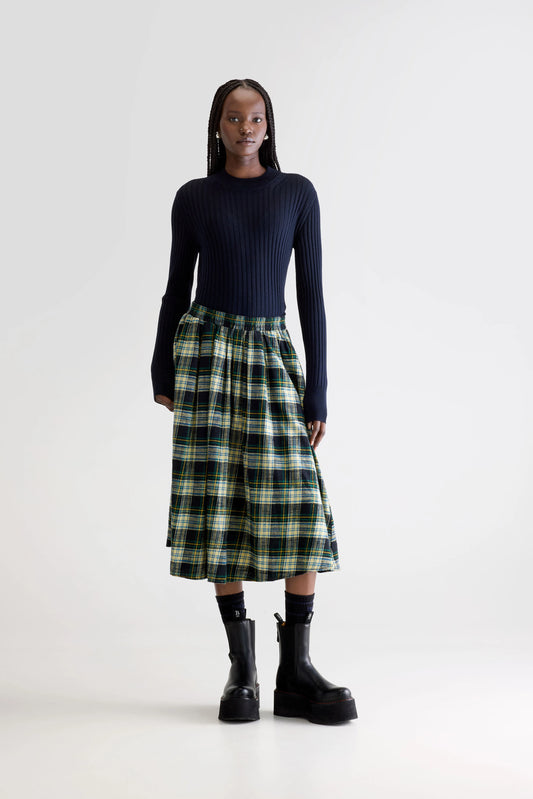 The 5-Piece, 15-Outfit Challenge: Are You Ready to Get Creative?