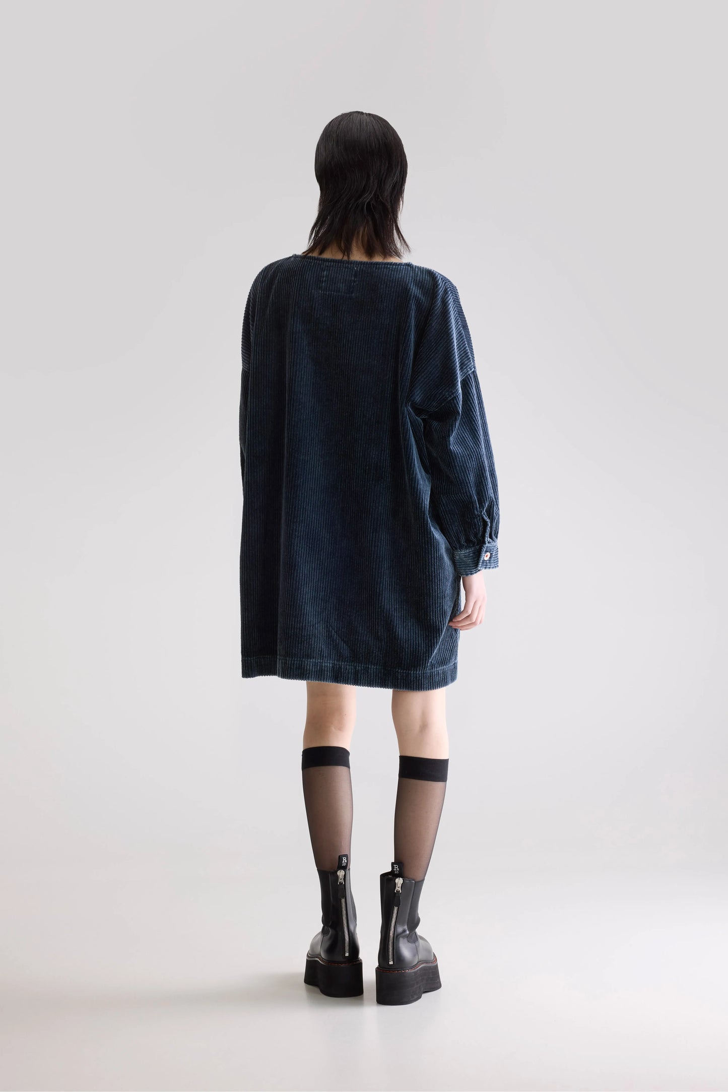Past corduroy dress (252 / W / BLACK BLUE)