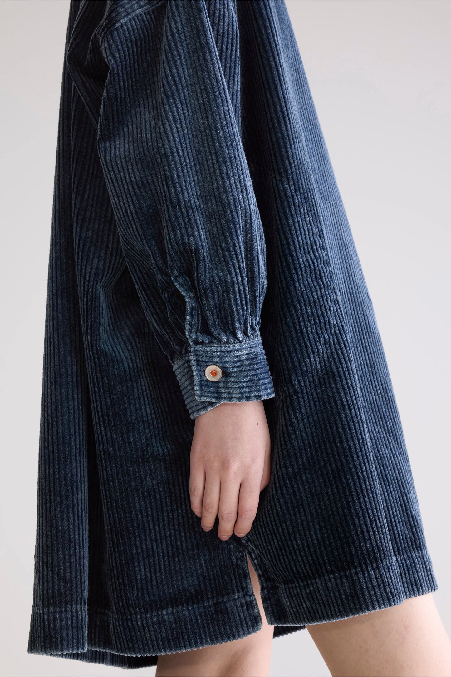 Past corduroy dress (252 / W / BLACK BLUE)