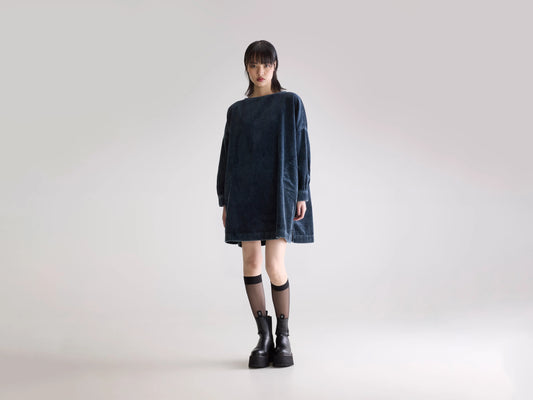 Past corduroy dress (252 / W / BLACK BLUE)