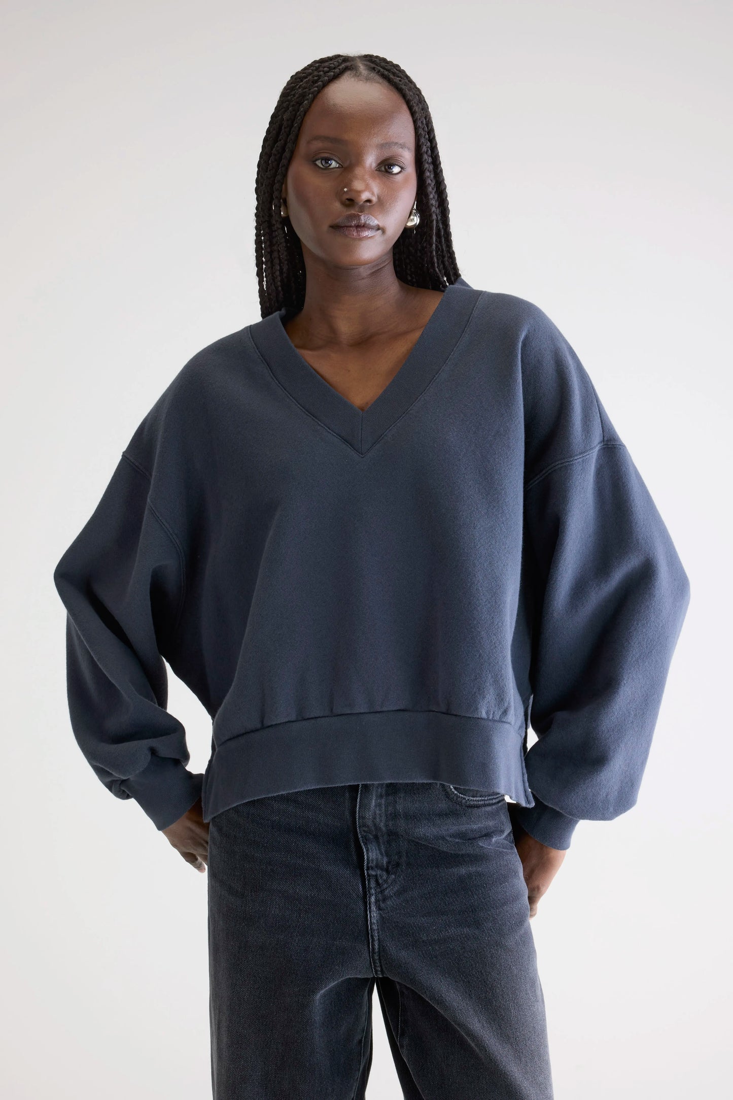 Varola v-neck sweatshirt (262 / W / NAVY)