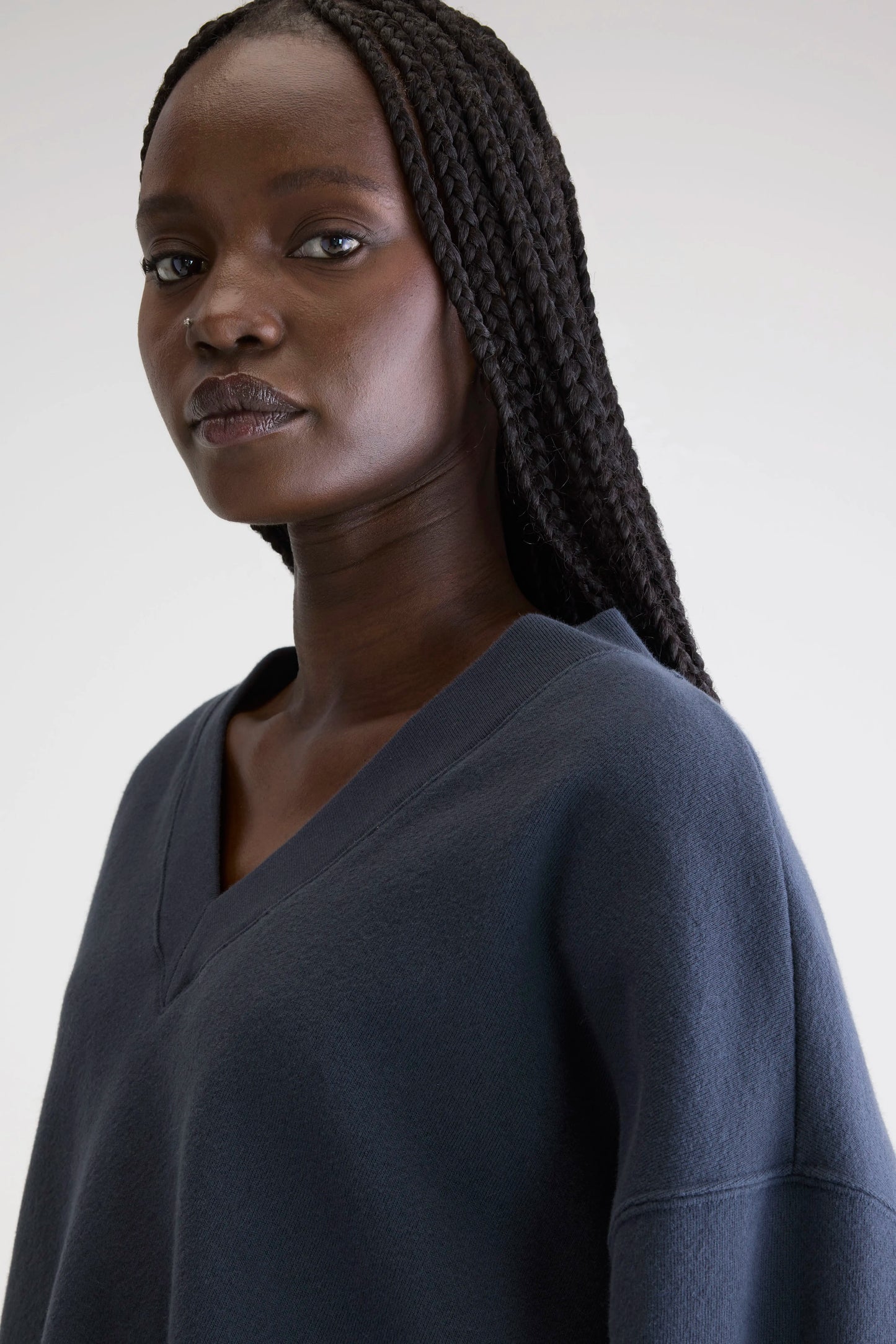 Varola v-neck sweatshirt (262 / W / NAVY)